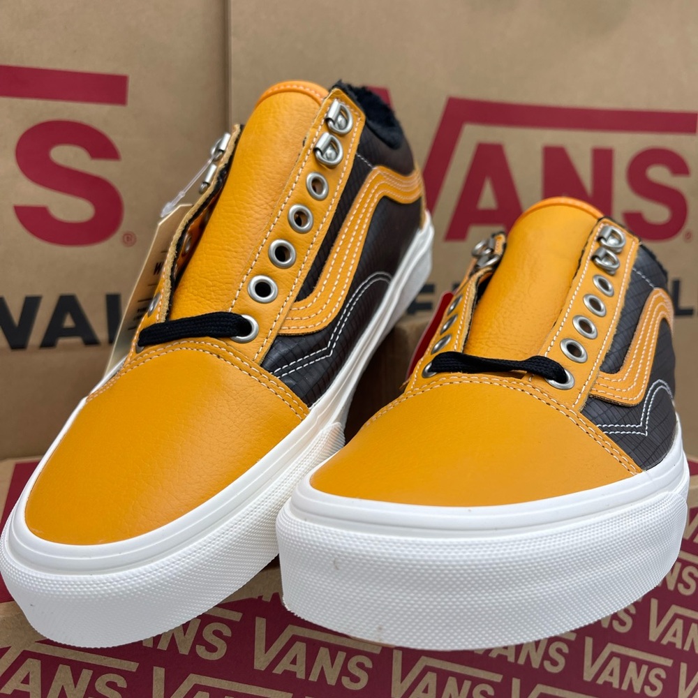 Vans WMNS Old Skool Mte
(Mte) Apricot/Black
VN0A348F2NF Sneakers - Picture 8 of 16